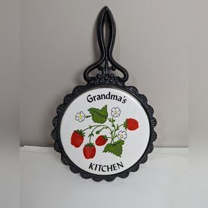 Grandma's kitchen pot holder trover ceramic and iron strawberry vintage triver
